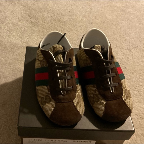 Gucci baby sneaker